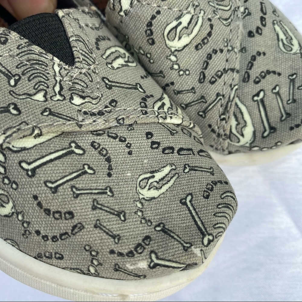 Toms - Picture 7 of 8